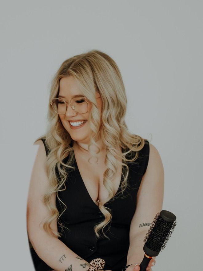 Lisa, Stylistin und Coloristin bei Domani Art of Hair Forchheim